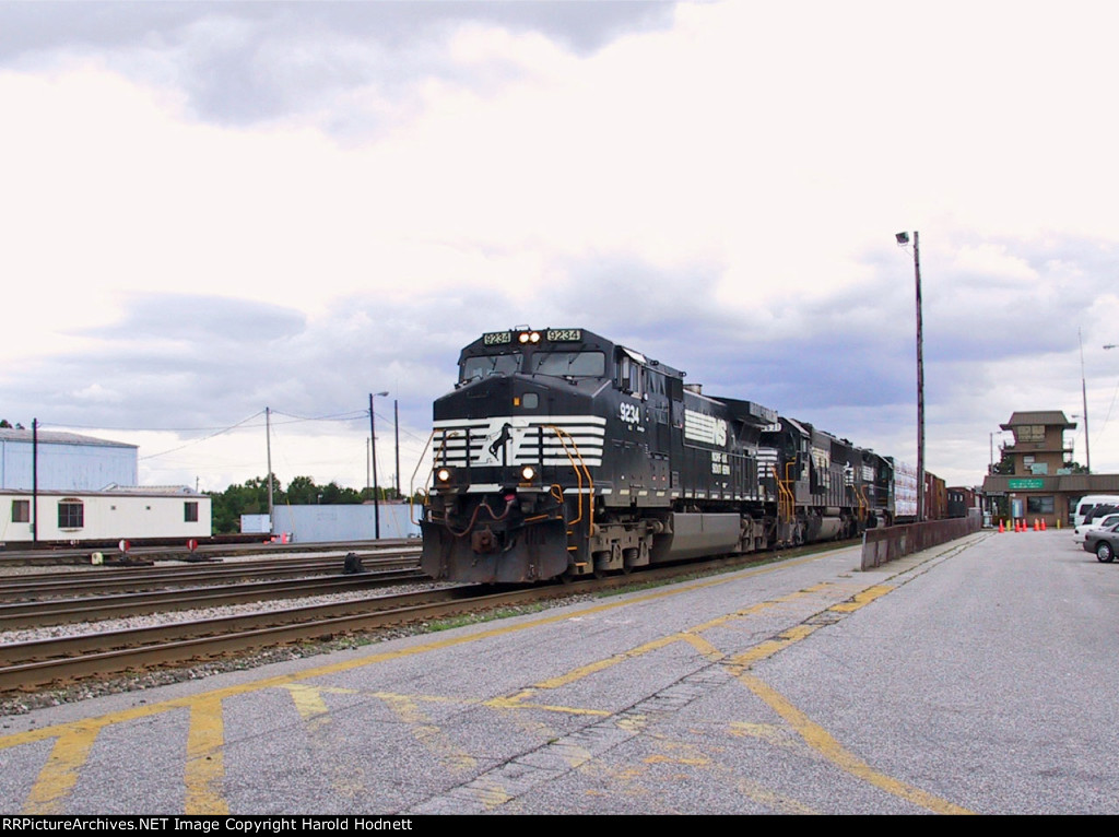 NS 9234 leads a northbound train past Pomona tower